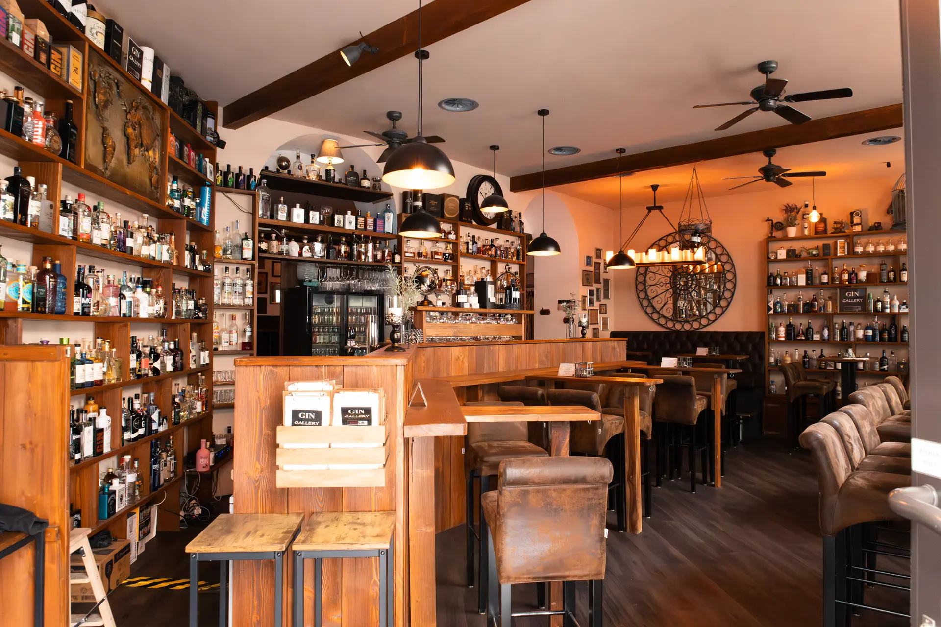 Innenraum der GIN-Gallery Wien