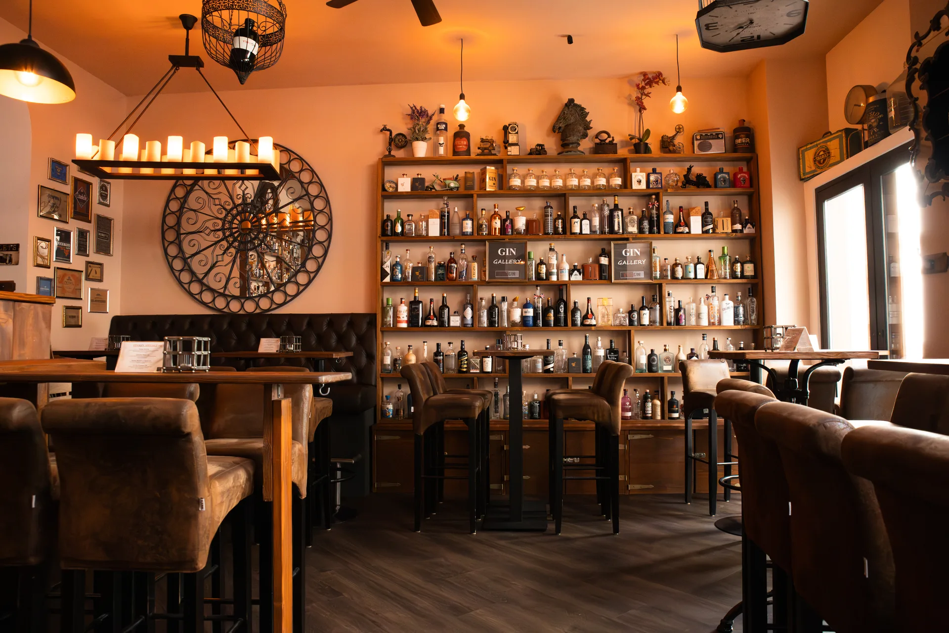 Barbereich der GIN-Gallery Wien